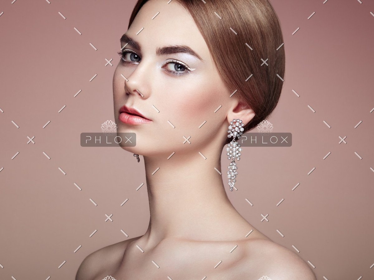 demo-attachment-106-fashion-portrait-of-young-beautiful-woman-with-PAYFWZ5